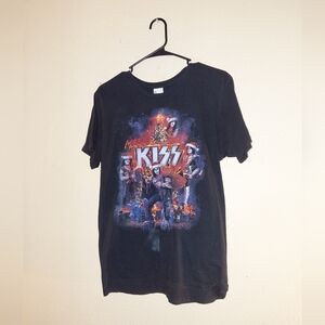 Merry Kissmas Tshirt. Not Official. Black.